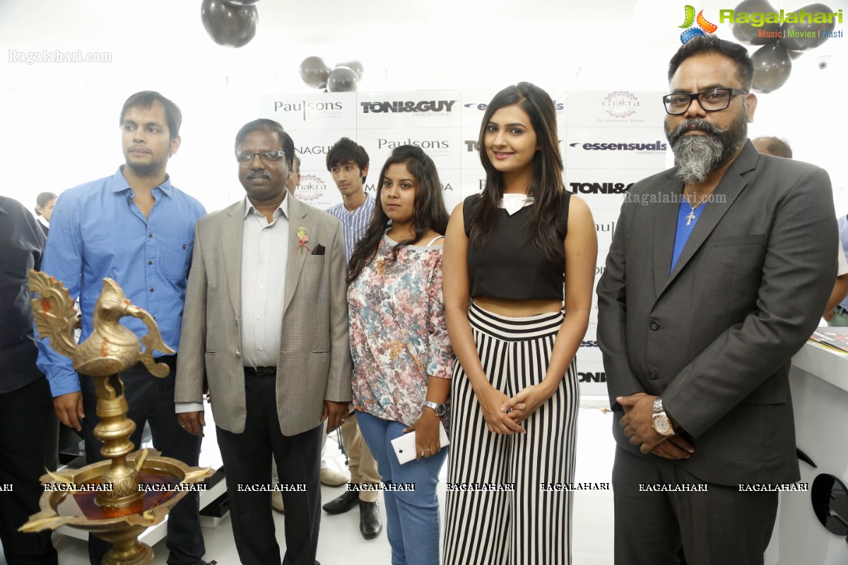 Neha Deshpande inagurates Essensuals by Toni and Guy, Hyderabad