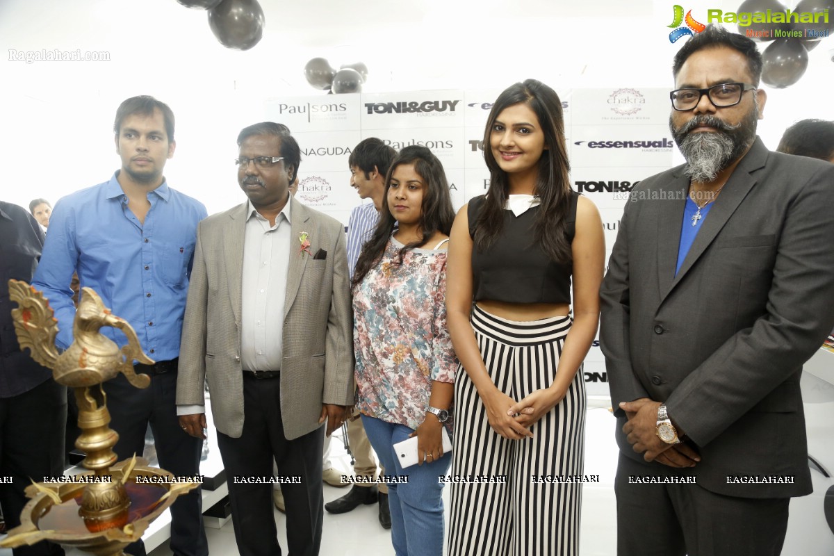 Neha Deshpande inagurates Essensuals by Toni and Guy, Hyderabad