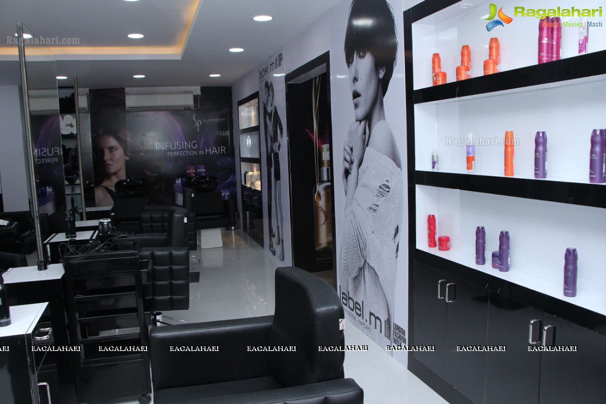 Neha Deshpande inagurates Essensuals by Toni and Guy, Hyderabad