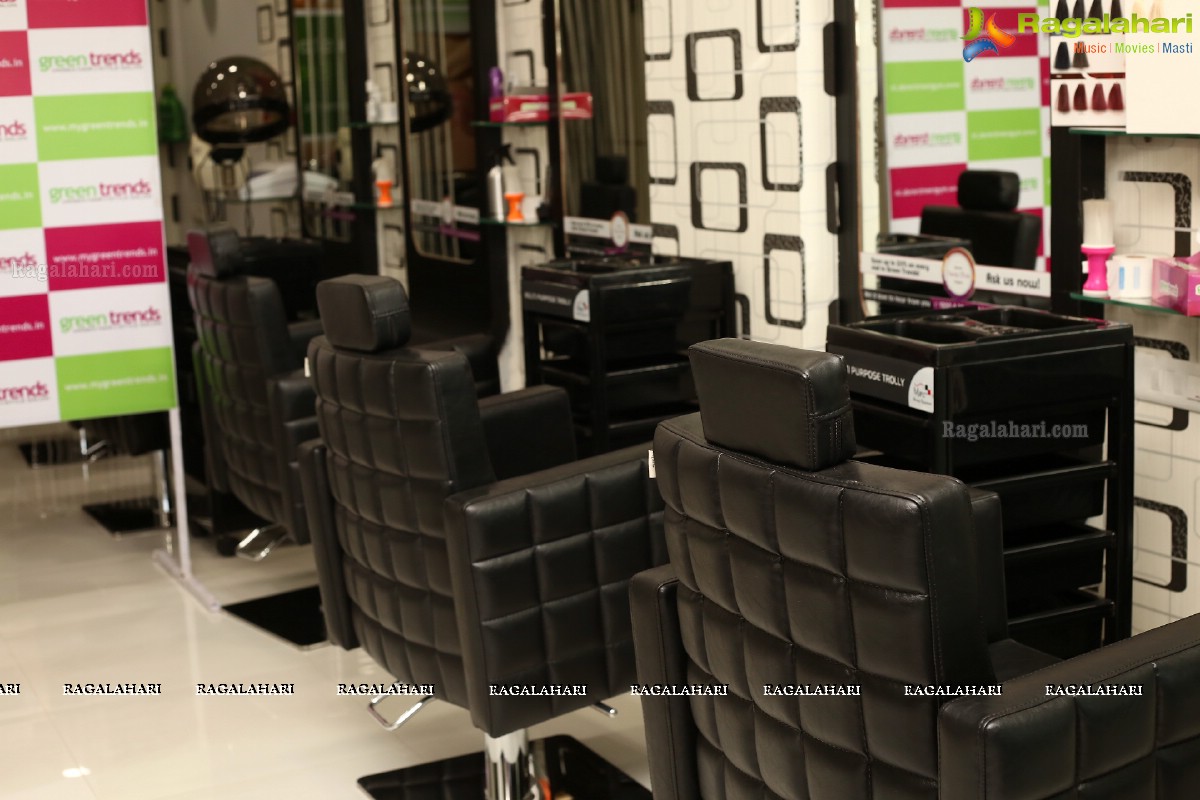 Poonam Kaur launches Green Trends 261st Salon in Boduppal, Hyderabad