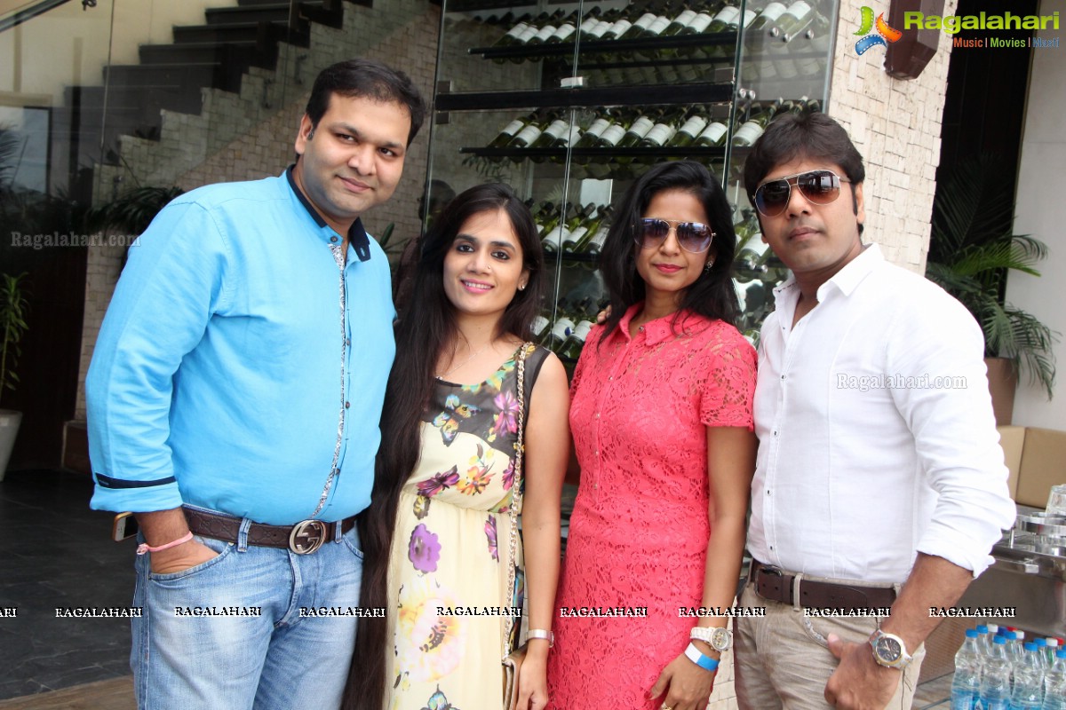 Party Hosted by Gunjan Kadakia and Vishal Naredi at OTM Sundowner, Hyderabad