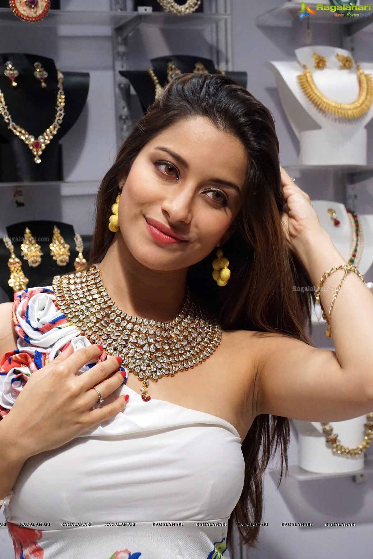 Madhurima launches Hi-Life - Luxury Designer Exhibition at Novotel, HICC (July 2015)