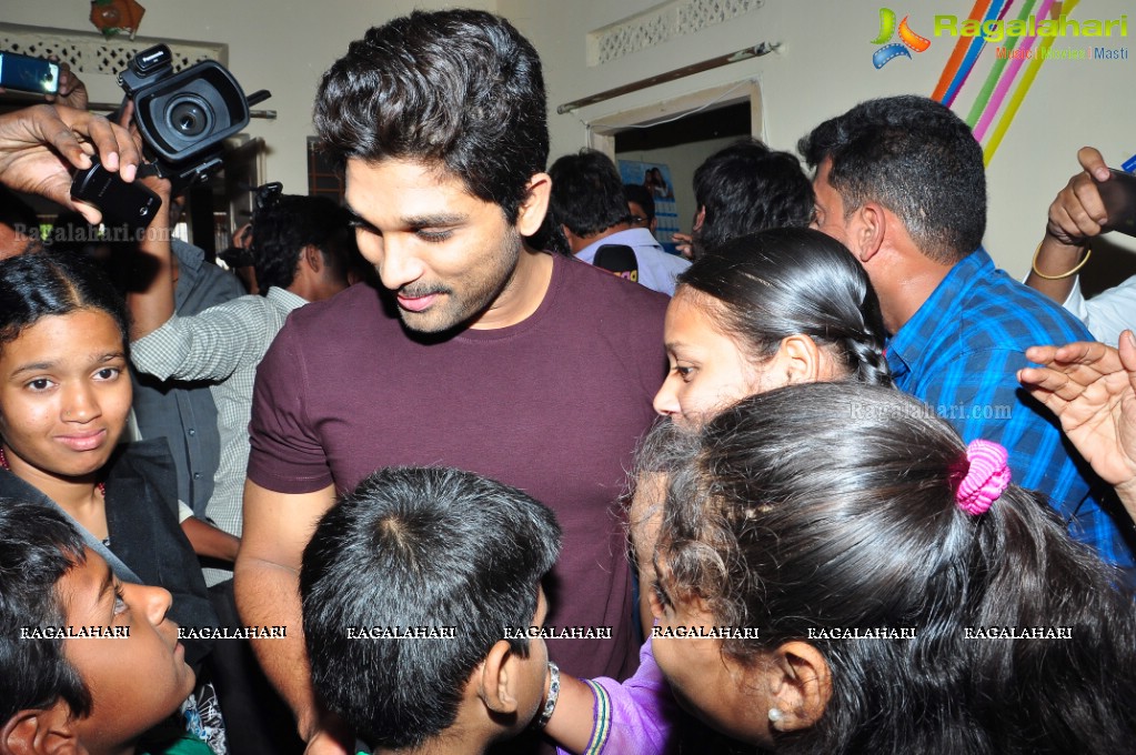 Allu Arjun meets 3 Cancer Children at Make A Wish Foundation, Hyderabad