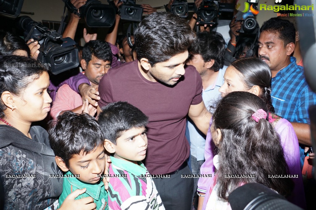 Allu Arjun meets 3 Cancer Children at Make A Wish Foundation, Hyderabad