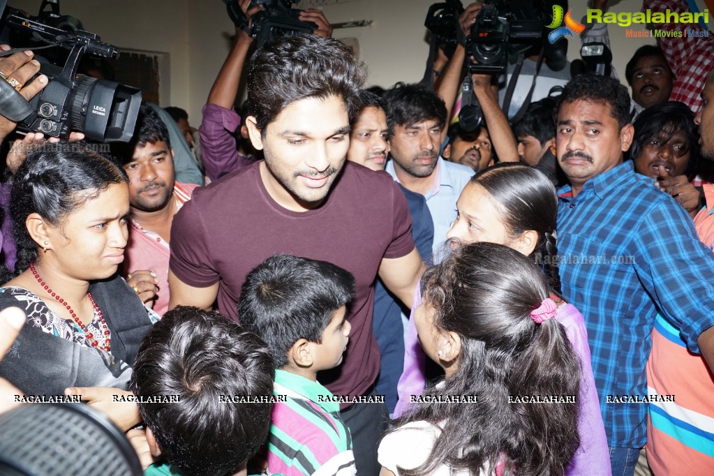 Allu Arjun meets 3 Cancer Children at Make A Wish Foundation, Hyderabad