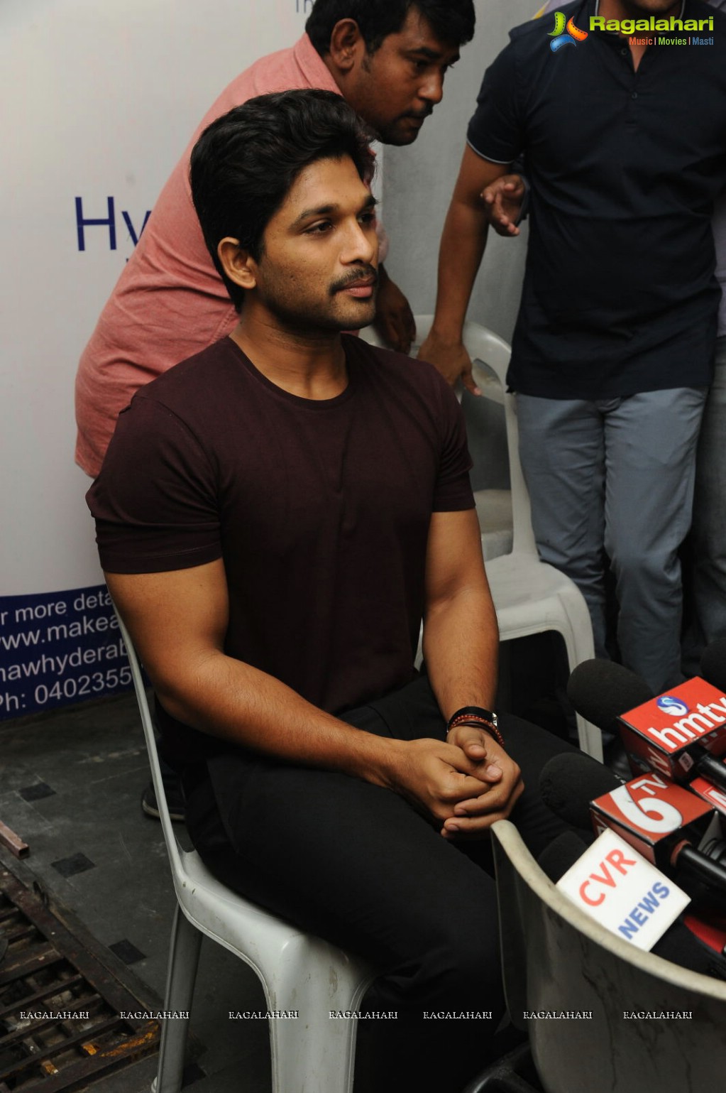 Allu Arjun meets 3 Cancer Children at Make A Wish Foundation, Hyderabad