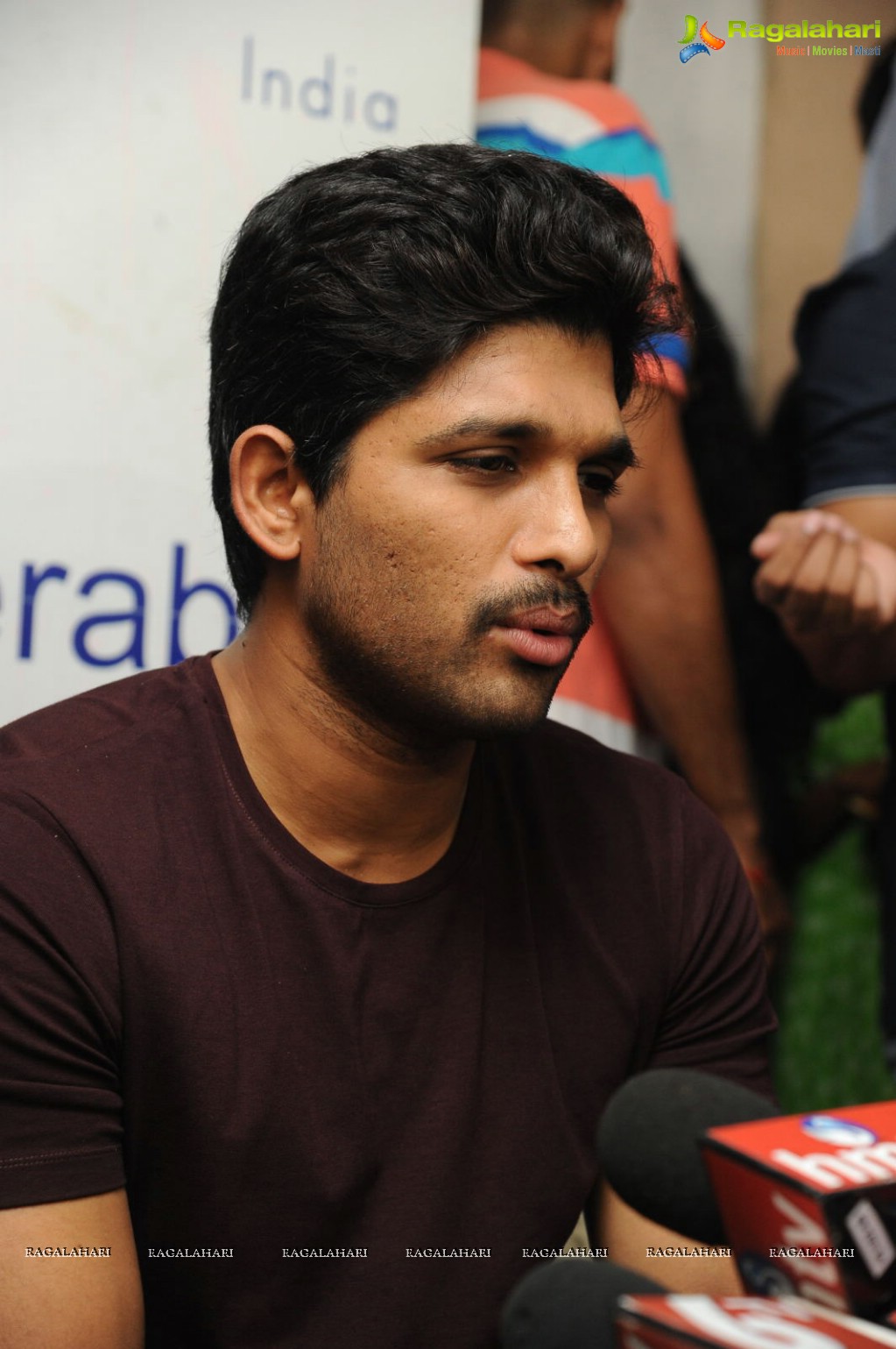 Allu Arjun meets 3 Cancer Children at Make A Wish Foundation, Hyderabad