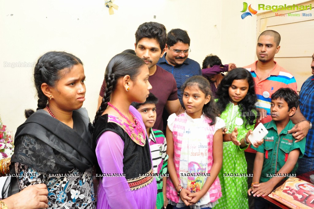 Allu Arjun meets 3 Cancer Children at Make A Wish Foundation, Hyderabad