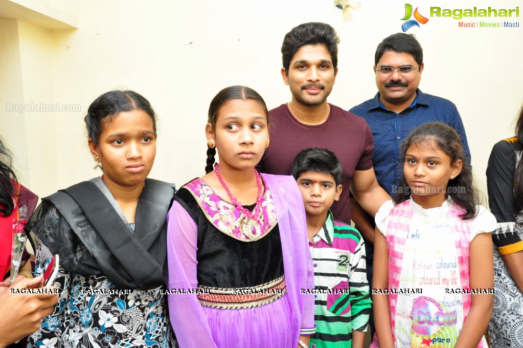 Allu Arjun meets 3 Cancer Children at Make A Wish Foundation, Hyderabad