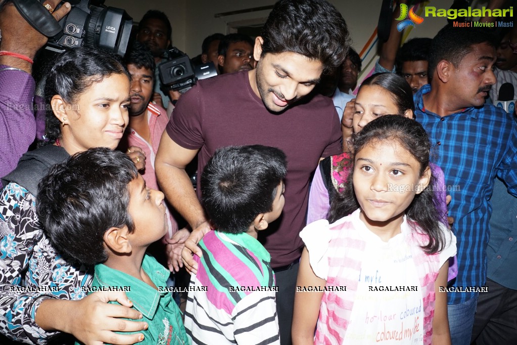 Allu Arjun meets 3 Cancer Children at Make A Wish Foundation, Hyderabad