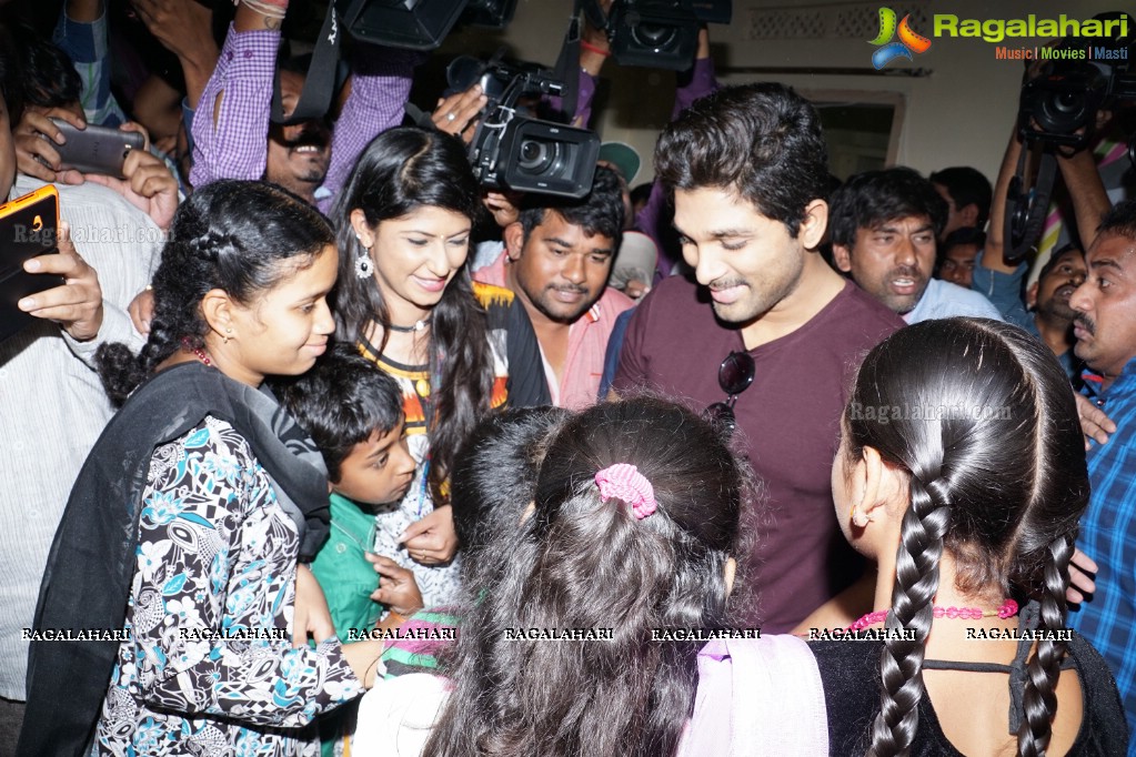 Allu Arjun meets 3 Cancer Children at Make A Wish Foundation, Hyderabad