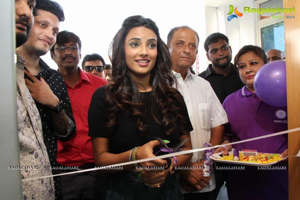 Jyotii Sethi launches Naturals Family Salon at Miyapur, Hyderabad
