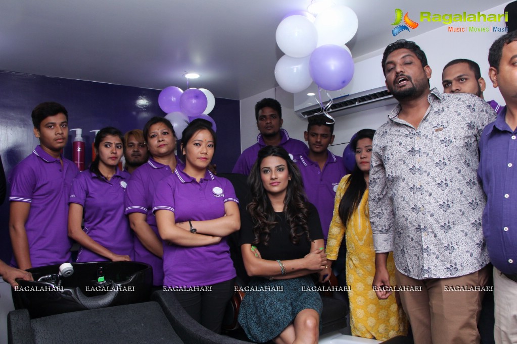 Jyotii Sethi launches Naturals Family Salon at Miyapur, Hyderabad