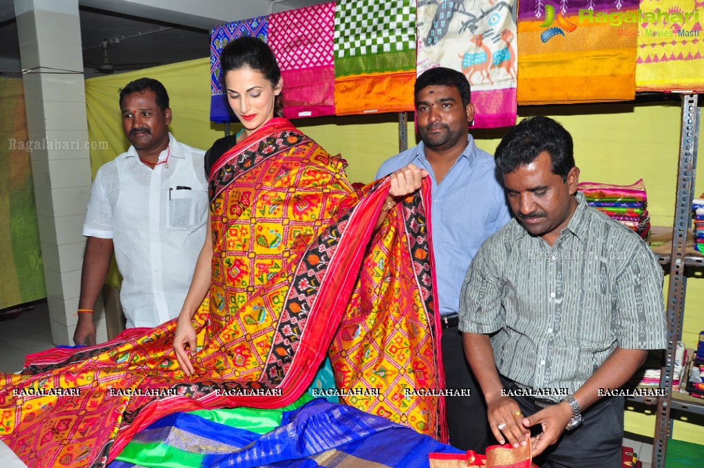 Shilpa Reddy inaugurates Pochampally IKAT Art Mela