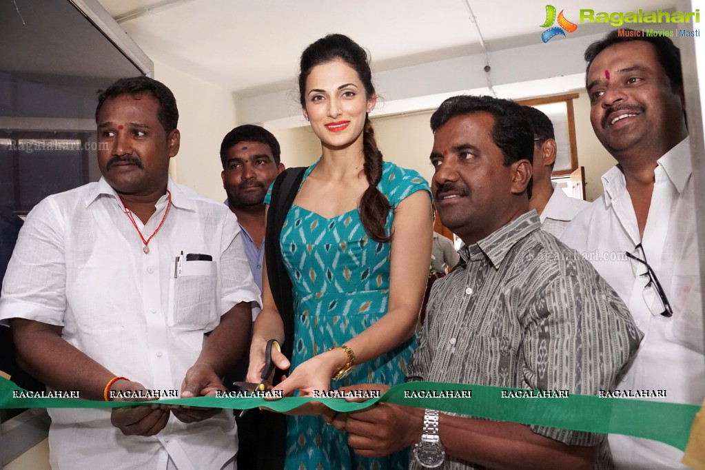 Shilpa Reddy inaugurates Pochampally IKAT Art Mela