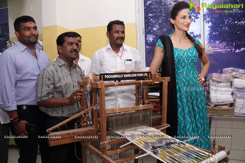 Shilpa Reddy inaugurates Pochampally IKAT Art Mela