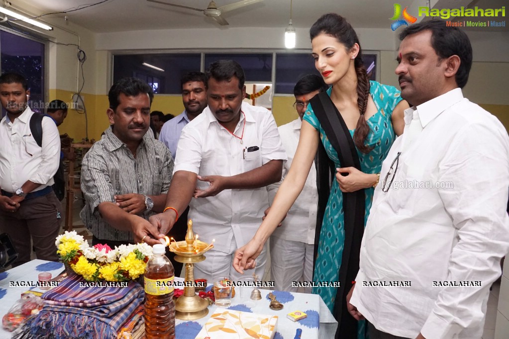 Shilpa Reddy inaugurates Pochampally IKAT Art Mela