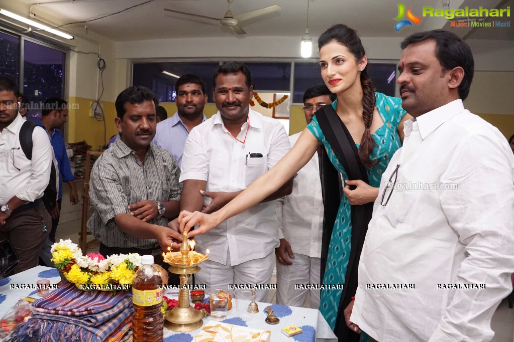 Shilpa Reddy inaugurates Pochampally IKAT Art Mela