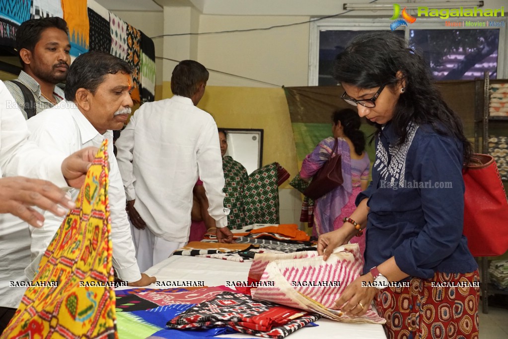 Shilpa Reddy inaugurates Pochampally IKAT Art Mela