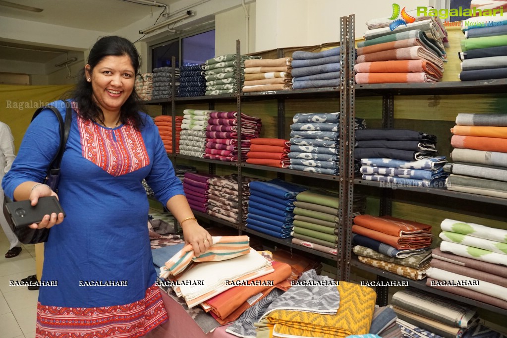 Shilpa Reddy inaugurates Pochampally IKAT Art Mela