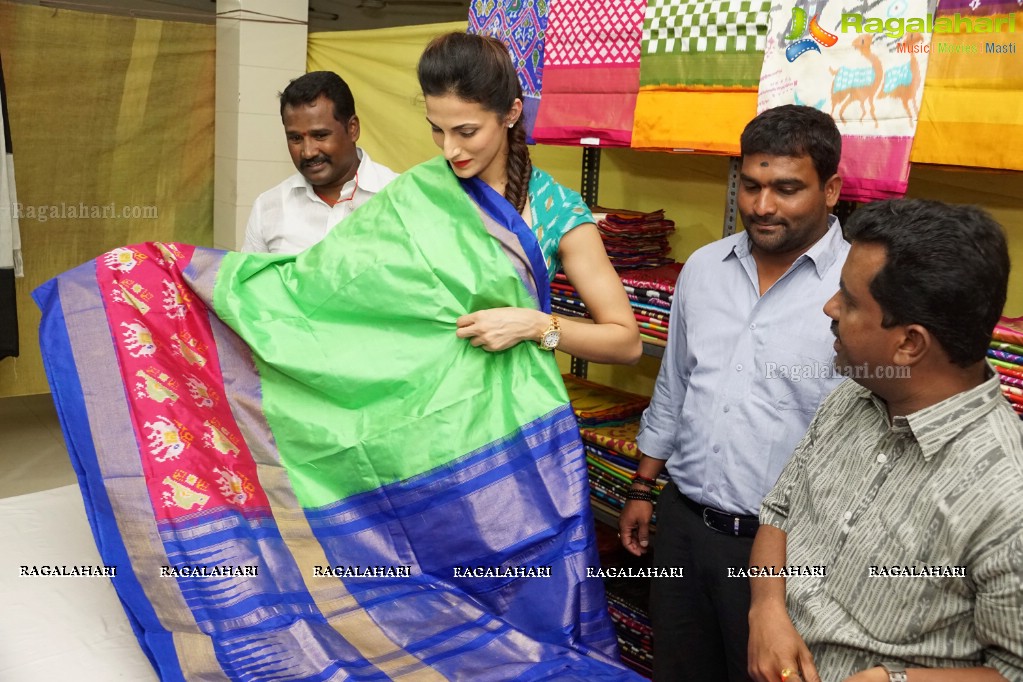 Shilpa Reddy inaugurates Pochampally IKAT Art Mela