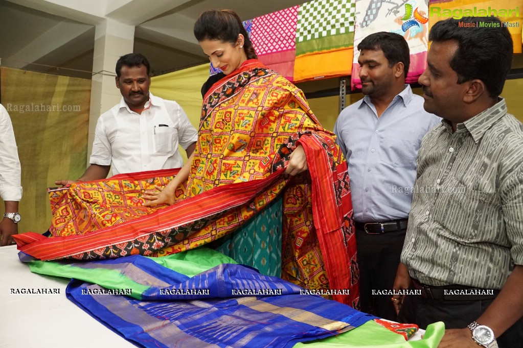 Shilpa Reddy inaugurates Pochampally IKAT Art Mela