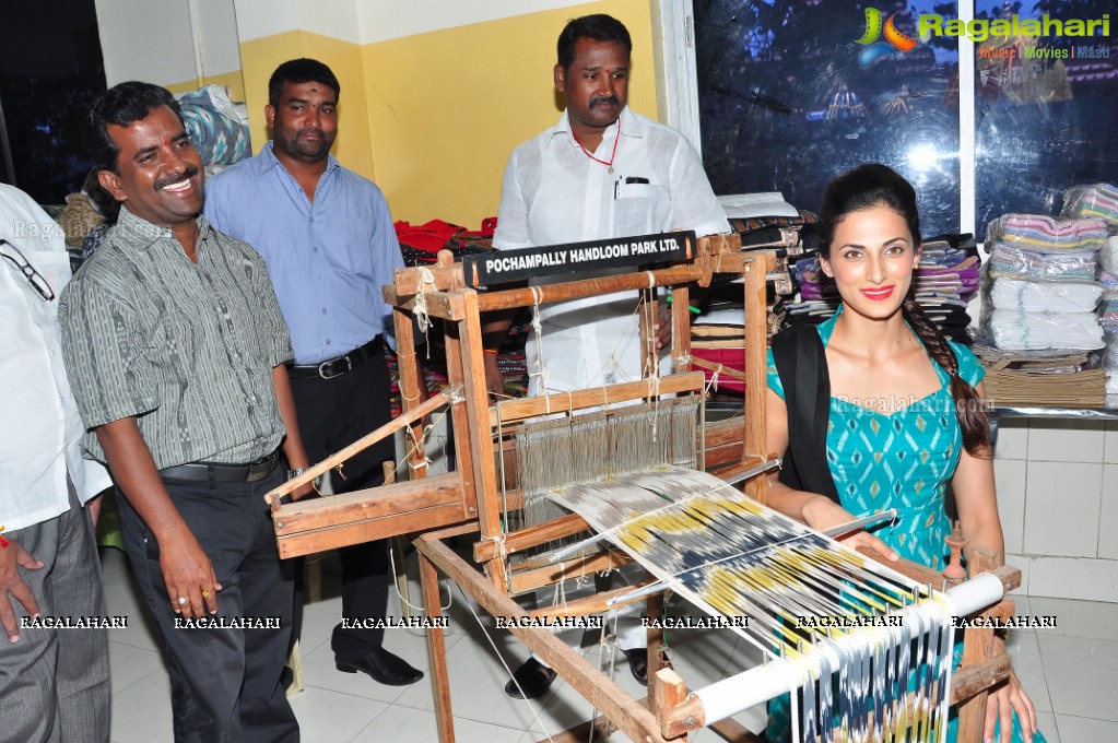 Shilpa Reddy inaugurates Pochampally IKAT Art Mela