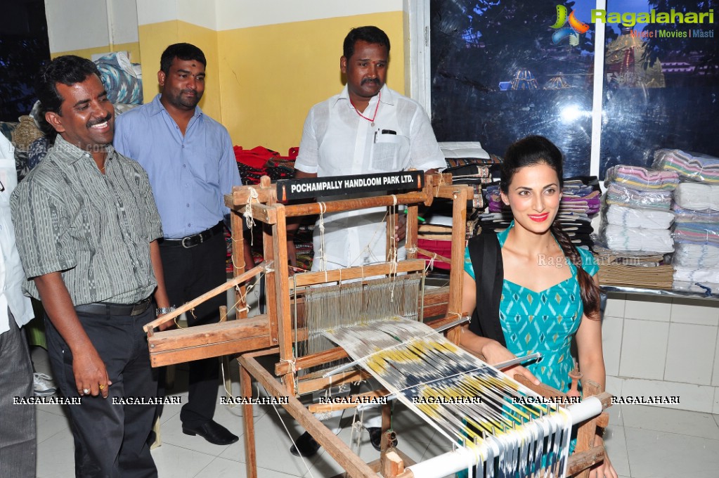 Shilpa Reddy inaugurates Pochampally IKAT Art Mela