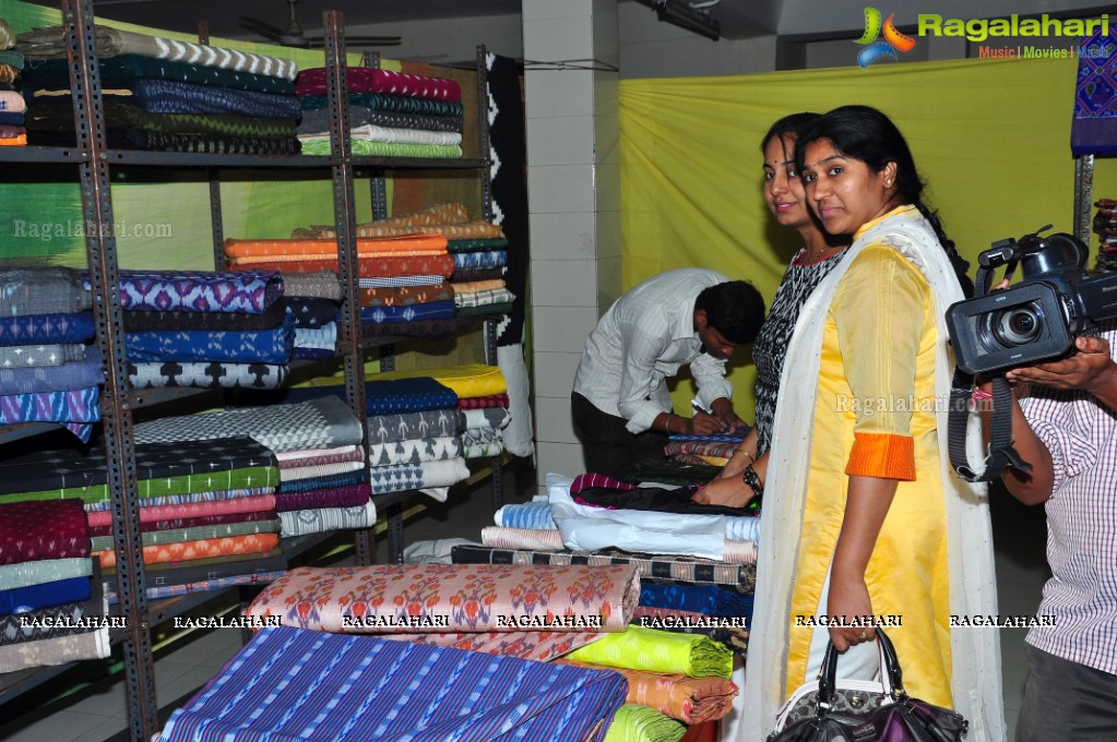 Shilpa Reddy inaugurates Pochampally IKAT Art Mela