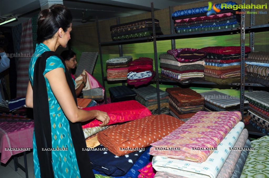 Shilpa Reddy inaugurates Pochampally IKAT Art Mela