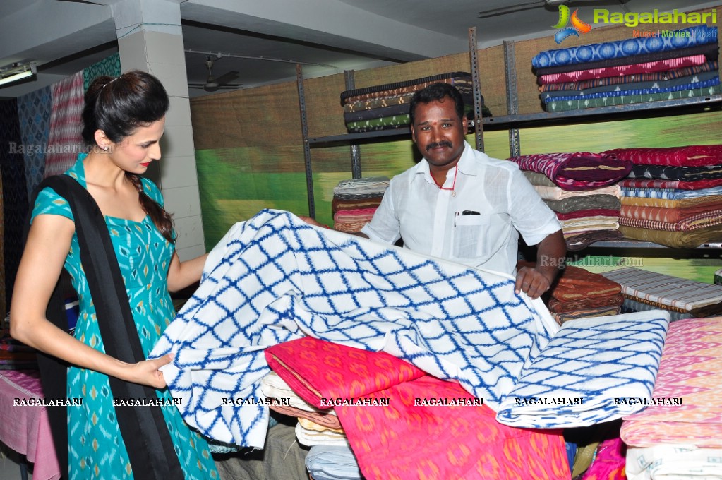 Shilpa Reddy inaugurates Pochampally IKAT Art Mela