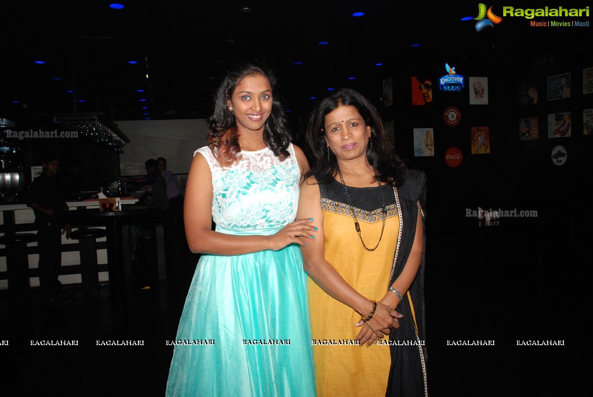 Rajeshwari Sainath - Vyshnavie Sainath Birthday Bash 2015 at Tap Quench Bar, Hyderabad