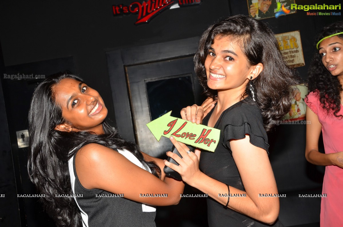 Rajeshwari Sainath - Vyshnavie Sainath Birthday Bash 2015 at Tap Quench Bar, Hyderabad