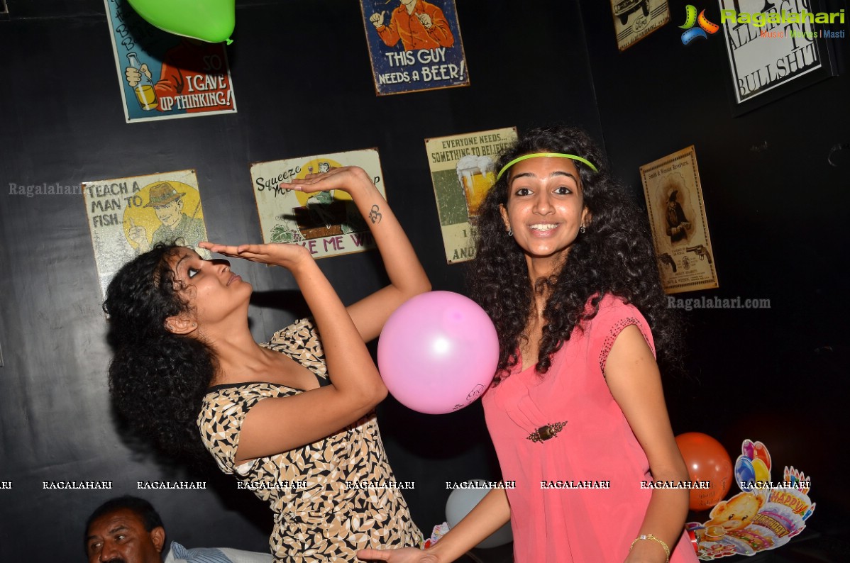 Rajeshwari Sainath - Vyshnavie Sainath Birthday Bash 2015 at Tap Quench Bar, Hyderabad