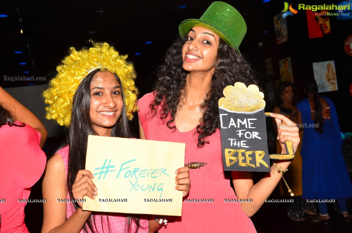 Rajeshwari Sainath - Vyshnavie Sainath Birthday Bash 2015 at Tap Quench Bar, Hyderabad