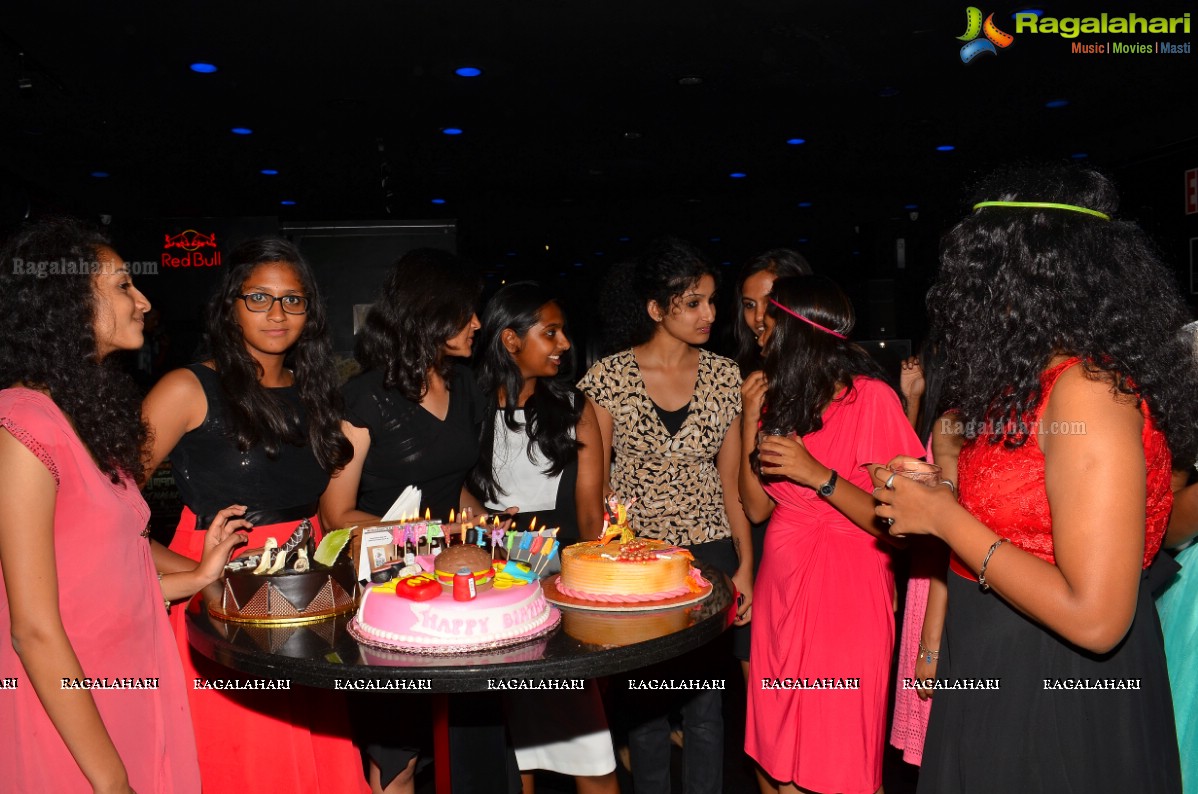 Rajeshwari Sainath - Vyshnavie Sainath Birthday Bash 2015 at Tap Quench Bar, Hyderabad