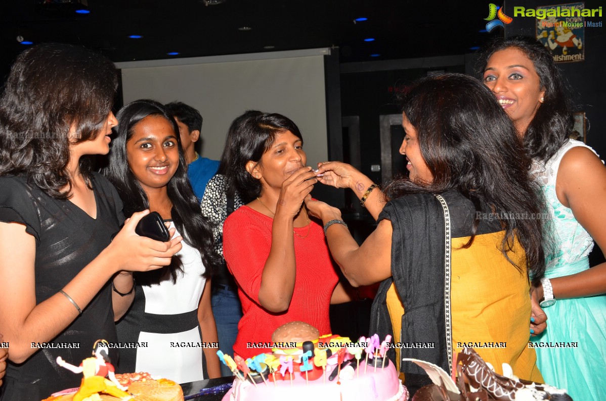 Rajeshwari Sainath - Vyshnavie Sainath Birthday Bash 2015 at Tap Quench Bar, Hyderabad