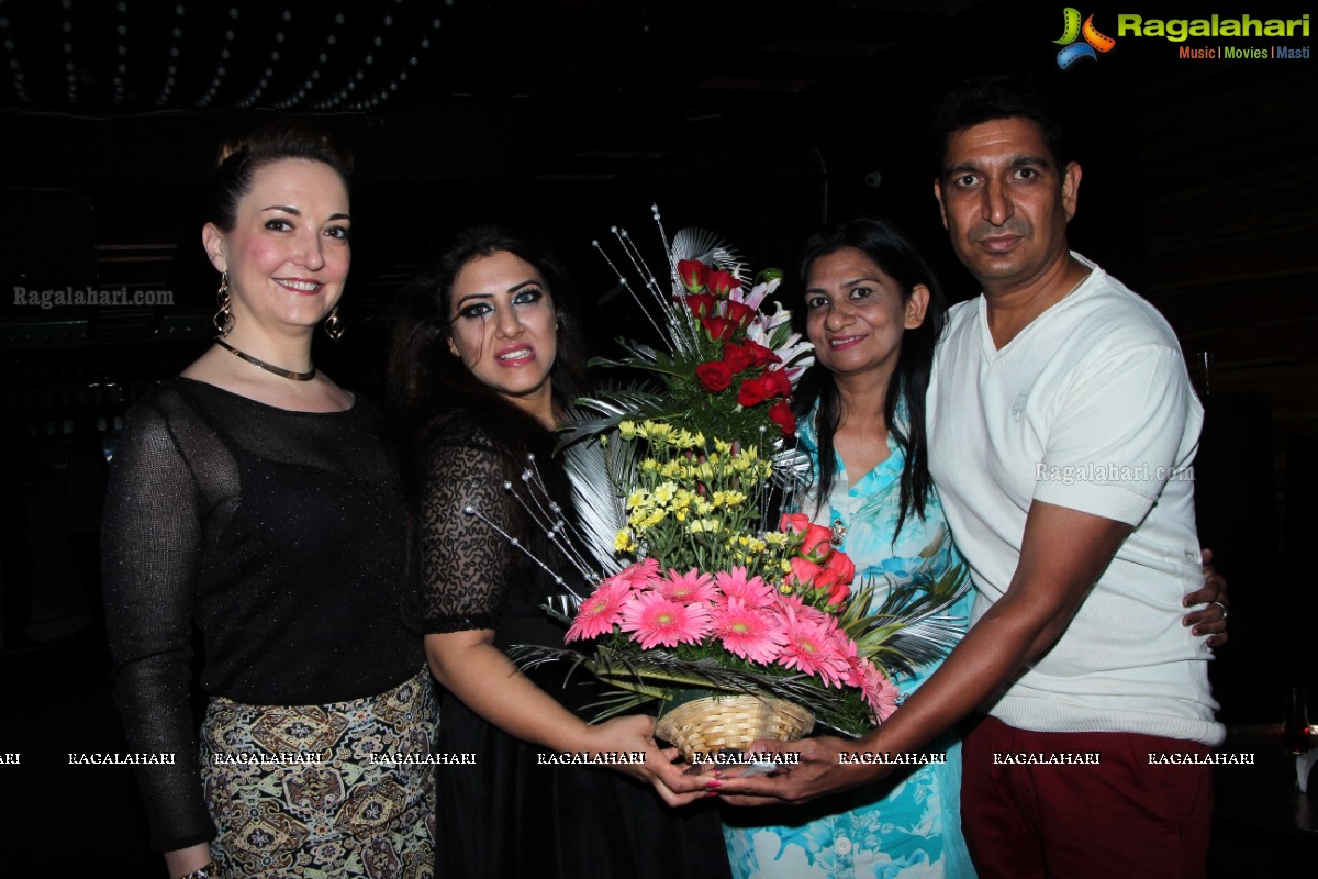 Shazia Bakal Shariff Birthday Bash 2015 at Liquids, Hyderabad