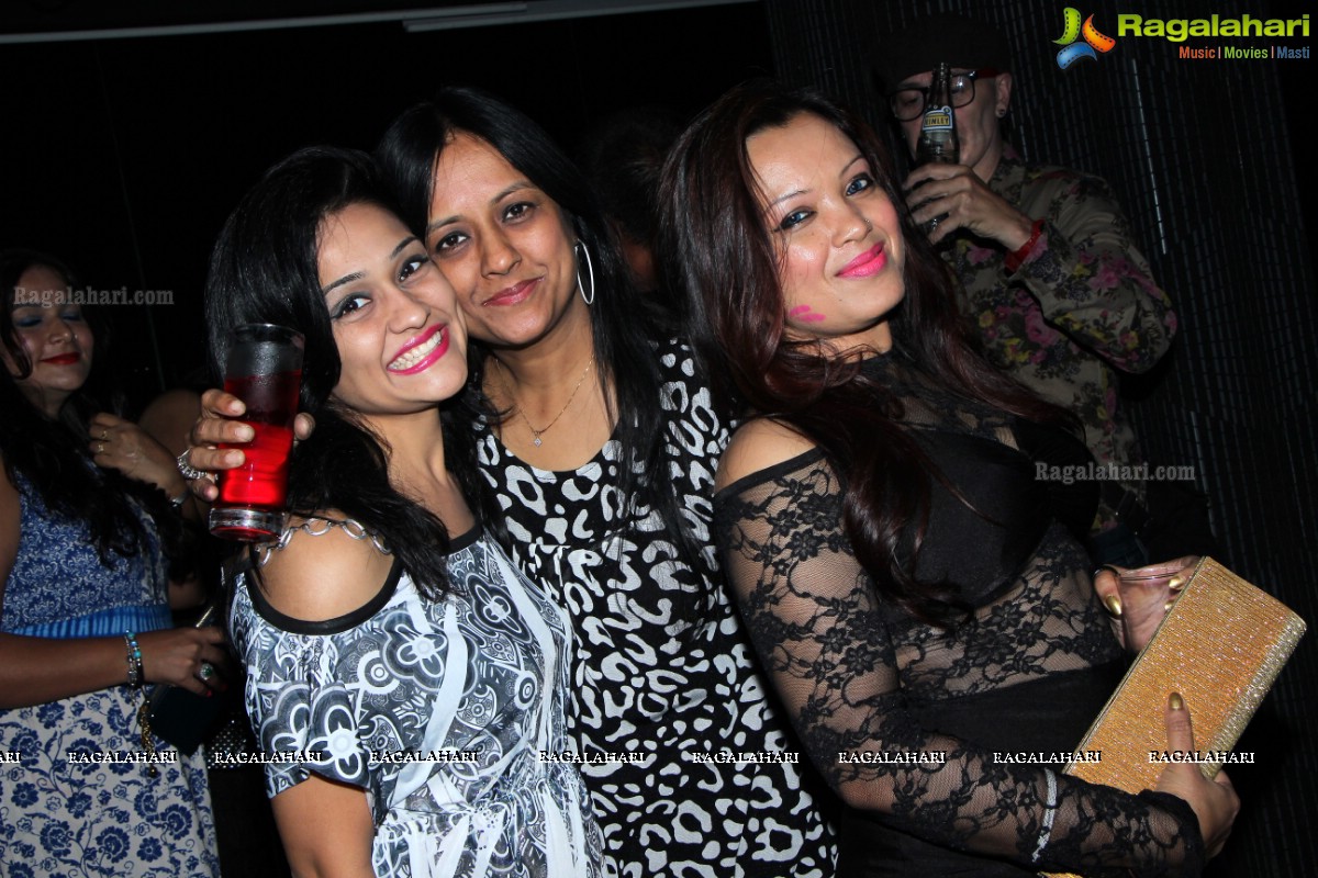 Shazia Bakal Shariff Birthday Bash 2015 at Liquids, Hyderabad