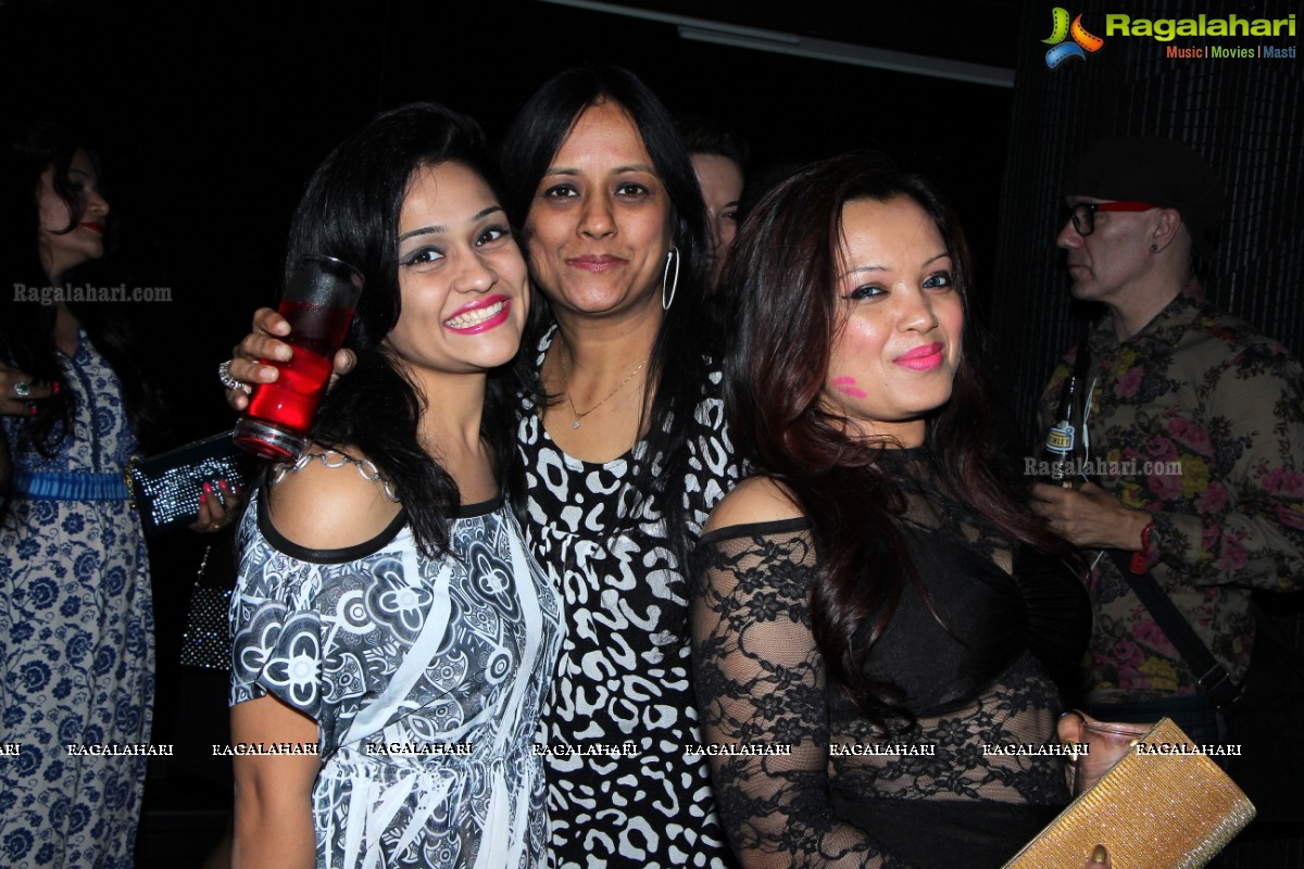 Shazia Bakal Shariff Birthday Bash 2015 at Liquids, Hyderabad