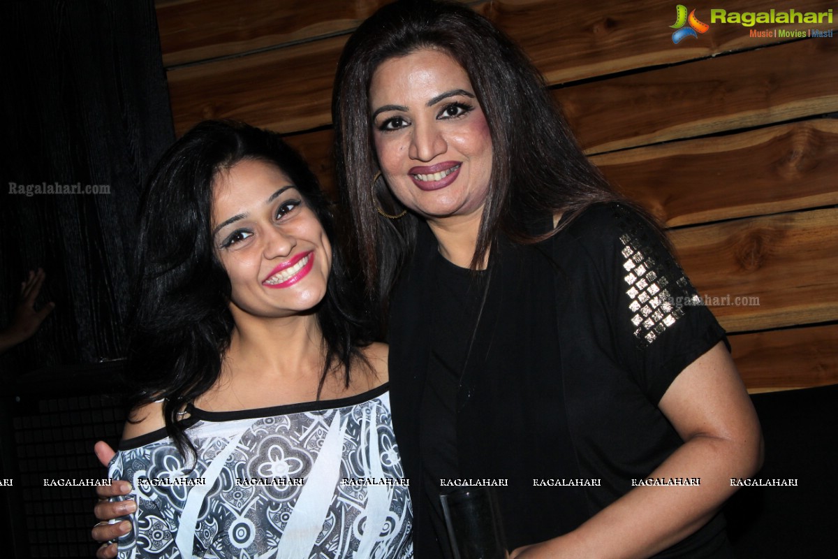 Shazia Bakal Shariff Birthday Bash 2015 at Liquids, Hyderabad