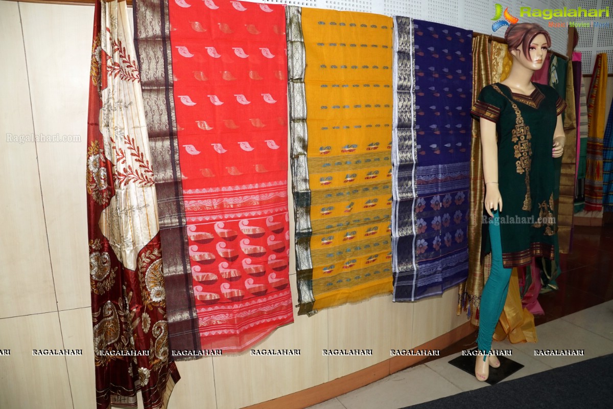 Bina Mehta launches Silk India Expo at Shilpakala Vedika, Hyderabad