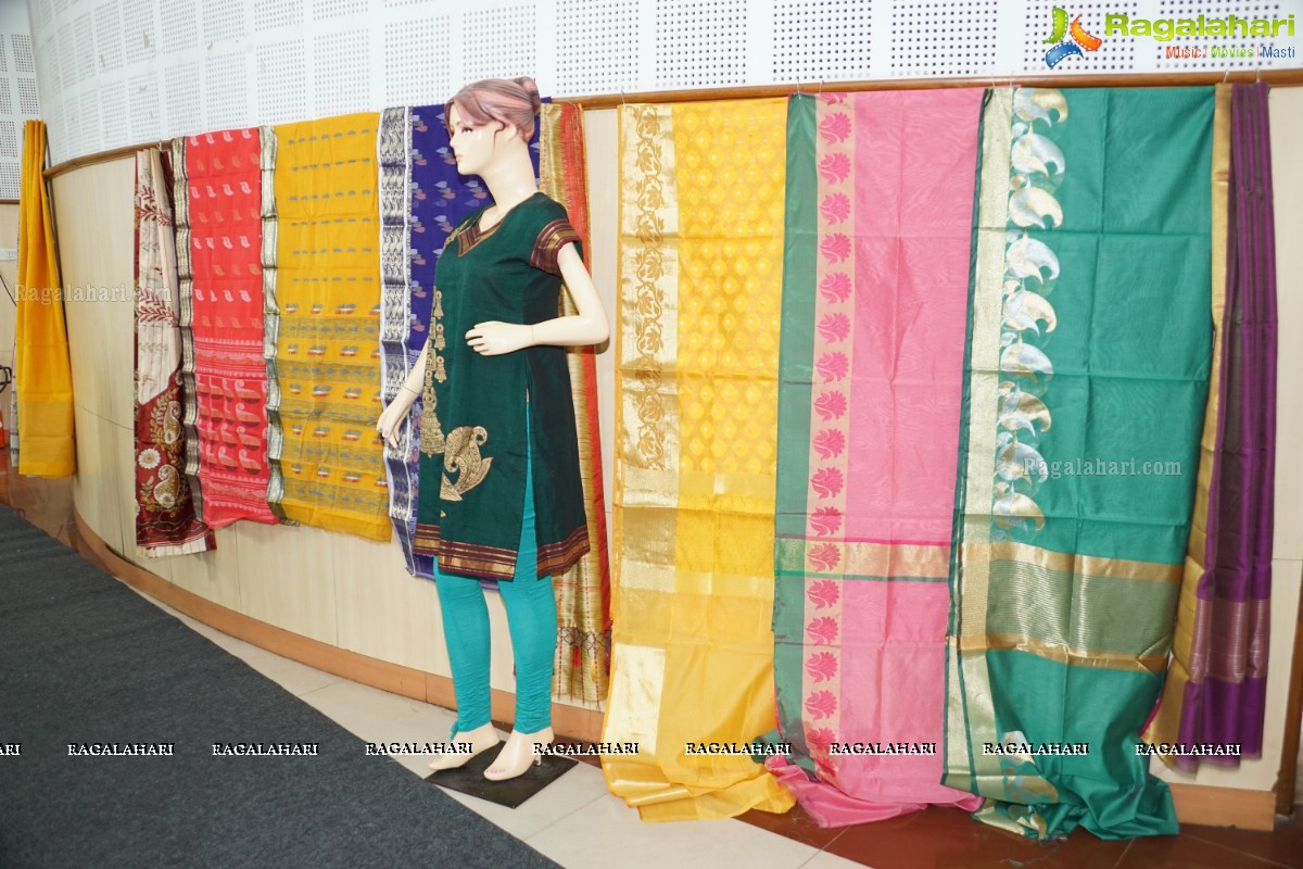 Bina Mehta launches Silk India Expo at Shilpakala Vedika, Hyderabad