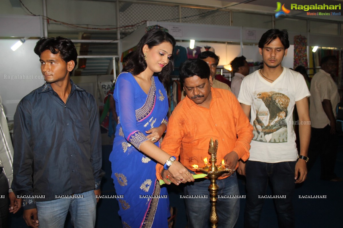 Swetha Jadhav launches Silk of India Exhibition at Satya Sai Nigamagamam