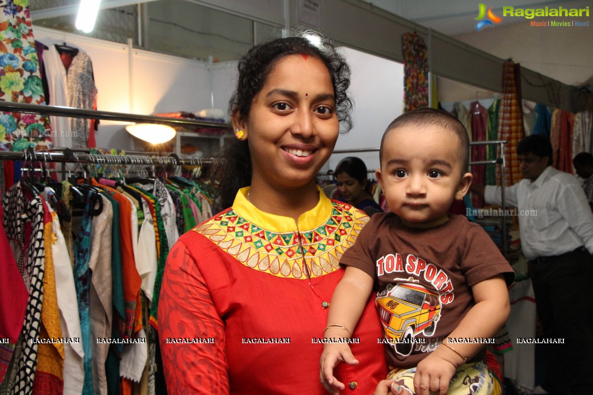 Swetha Jadhav launches Silk of India Exhibition at Satya Sai Nigamagamam