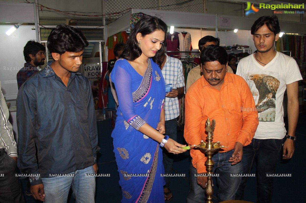 Swetha Jadhav launches Silk of India Exhibition at Satya Sai Nigamagamam