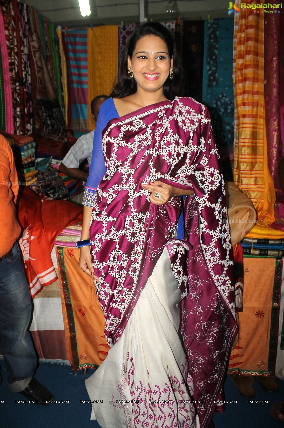 Swetha Jadhav launches Silk of India Exhibition at Satya Sai Nigamagamam