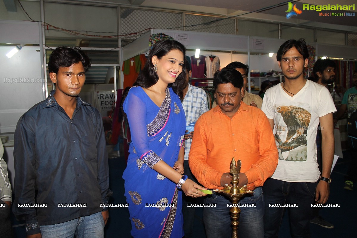 Swetha Jadhav launches Silk of India Exhibition at Satya Sai Nigamagamam