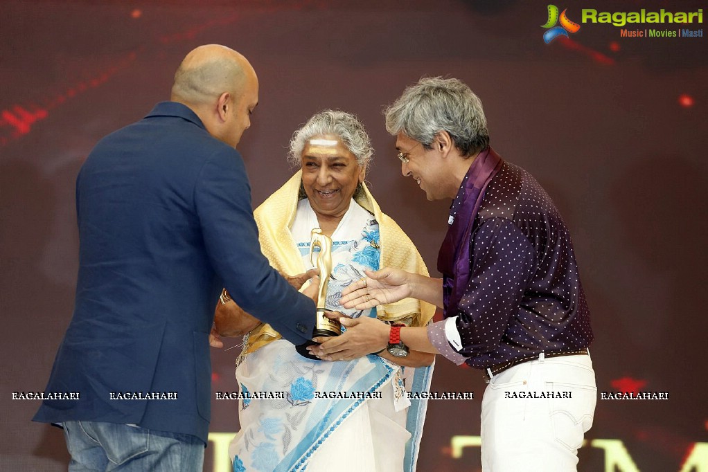 Lifetime Achievement Award to S Janaki at Mirchi Music Awards 2014