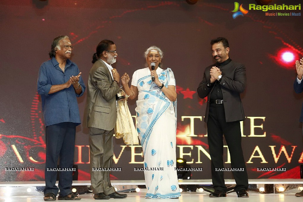 Lifetime Achievement Award to S Janaki at Mirchi Music Awards 2014